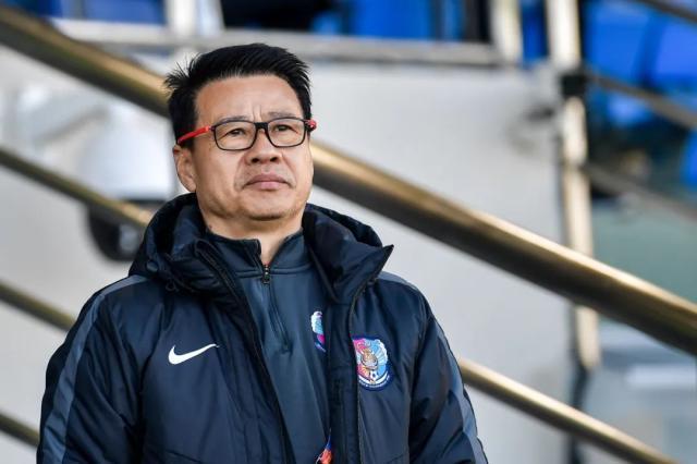 必发下载-吴金贵教导球员应该知足：医生教授收入还没你们多